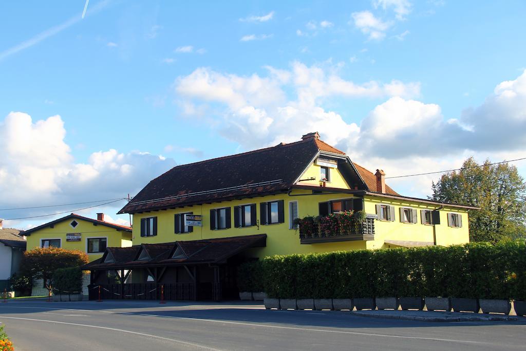 卡拉尔基住宿加早餐旅馆 Komenda 外观 照片